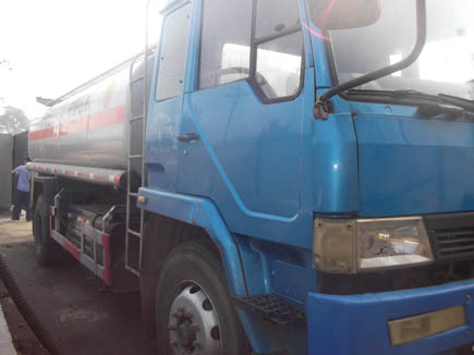 ��̨�͹޳�����